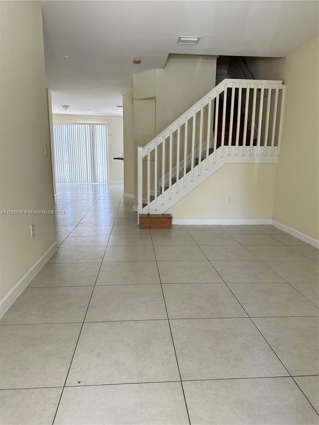 10967 - 10967 Nw 79th St, Townhouse with 4 bedrooms, 2 bathrooms and null parking in Doral FL | Image 2