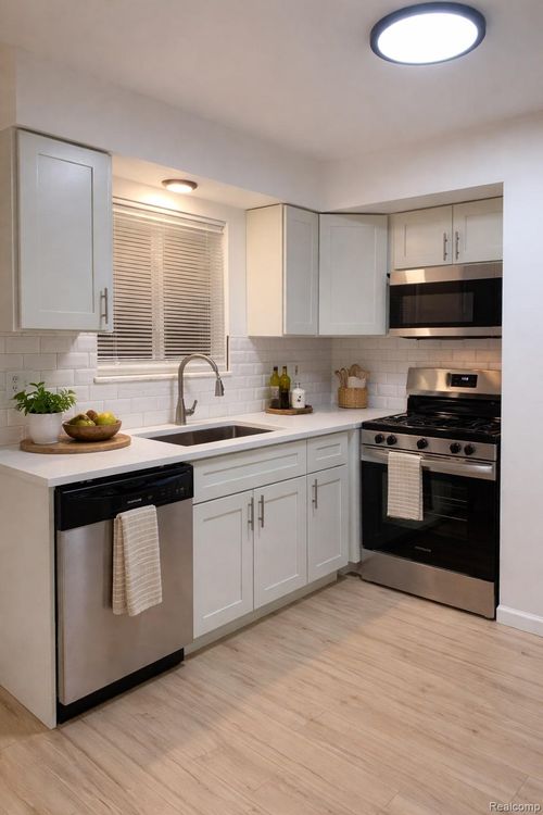 apt-24-2161 Decker Rd, Walled Lake, MI, 48390-2505 | Card Image