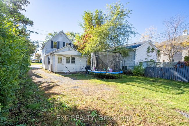231 Water St W, House other with 3 bedrooms, 2 bathrooms and 1 parking in Cornwall ON | Image 5