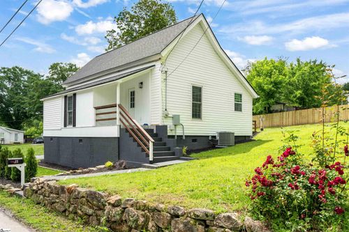 11 Adger St, Pelzer, SC, 29669-1737 | Card Image