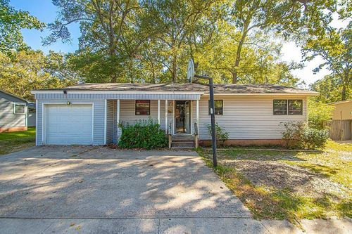 4705 Elmwood Dr, Little Rock, AR, 72204-7517 | Card Image