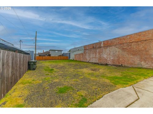 618/620 Spruce St, MyrtlePoint, OR, 97458 | Card Image