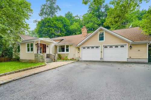 61 Underhill Rd, Ossining, NY, 10562-5103 | Card Image