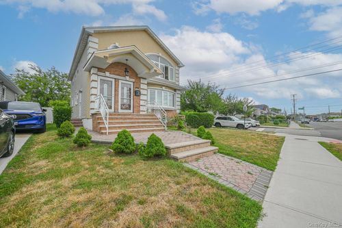 225-15 147th Ave, Springfield Gardens, NY, 11413-3820 | Card Image