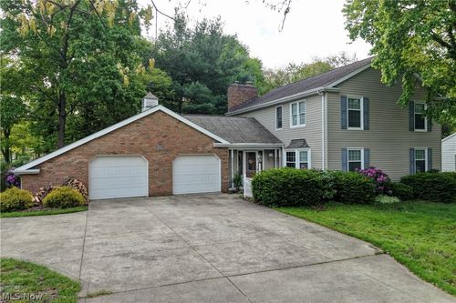 1036 Briarview Ave Nw, North Canton, OH, 44720-6116 | Card Image