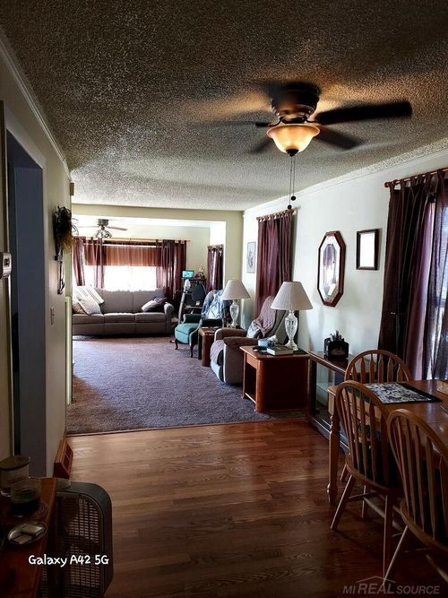 84 W Kalama Ave, Madison Heights, MI, 48071-3948 | Card Image