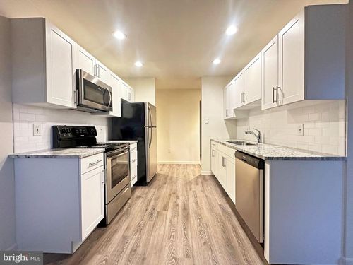 apt-c6-200 Spruce St, DOYLESTOWN, PA, 18901-3851 | Card Image