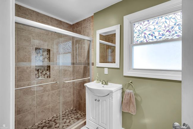 1st floor bath | Image 14
