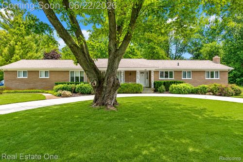 28383 W Greenmeadow Cir, Farmington Hills, MI, 48334-5165 | Card Image