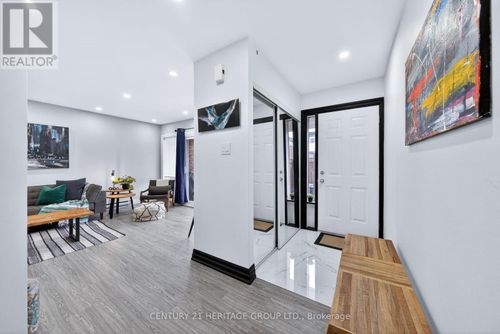 293 Milestone Cres, Aurora, ON, L4G3M2 | Card Image