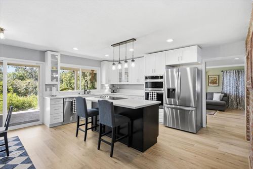 4637 Hixon Cir, Carmichael, CA, 95608-8021 | Card Image