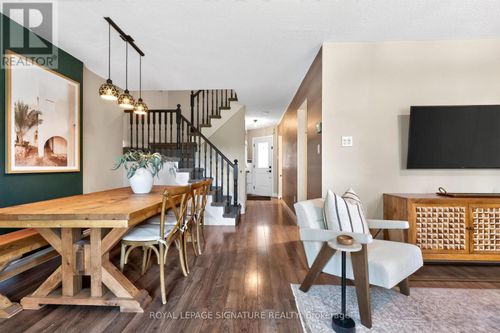1373 Treeland St, Burlington, ON, L7R4P4 | Card Image