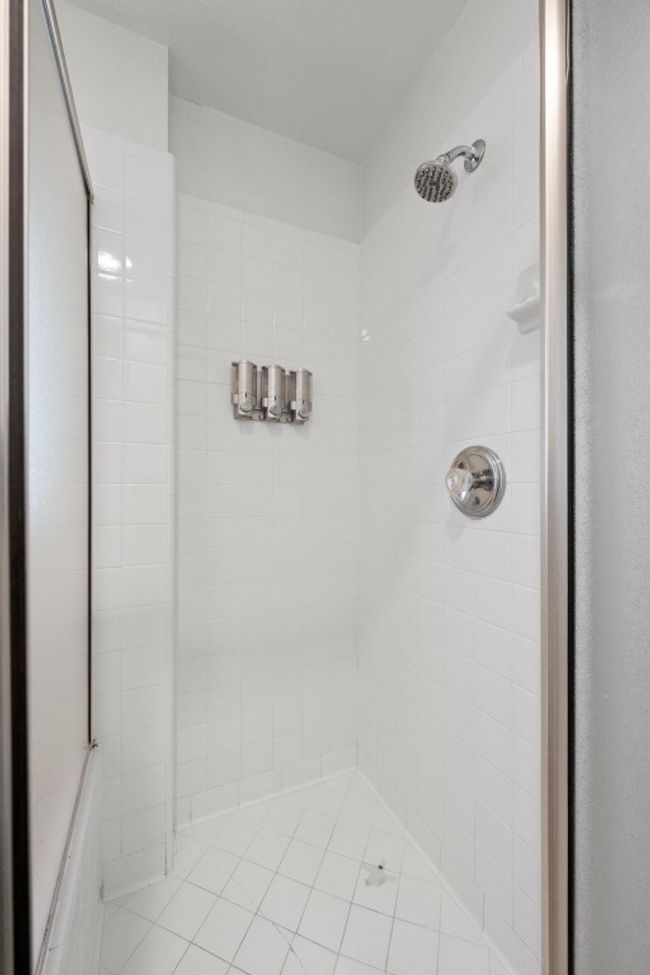 Walk-in shower | Image 18