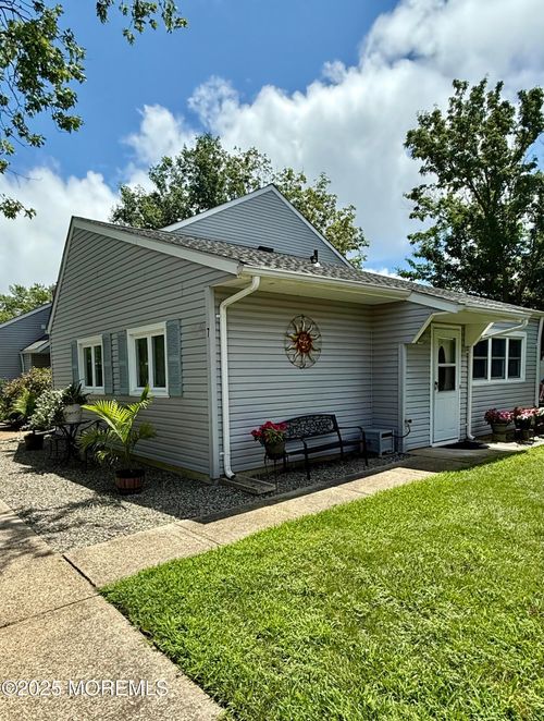 7 S Seas Ct, Barnegat, NJ, 08005-2516 | Card Image