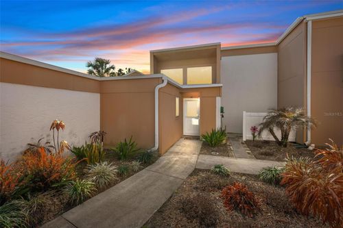 a-1051 S Highland St, MOUNT DORA, FL, 32757-6320 | Card Image