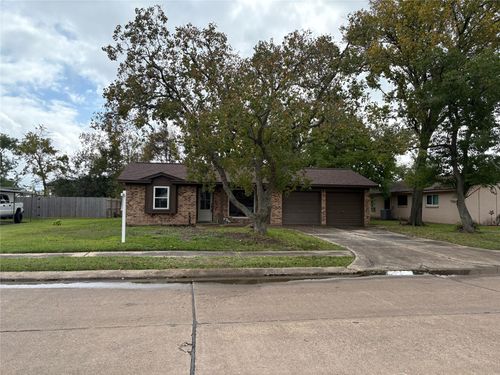 136 Talisman St, Lake Jackson, TX, 77566-6139 | Card Image