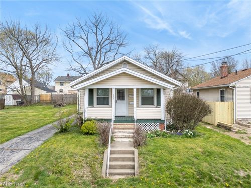 829 Indian Trl, Akron, OH, 44314-3046 | Card Image