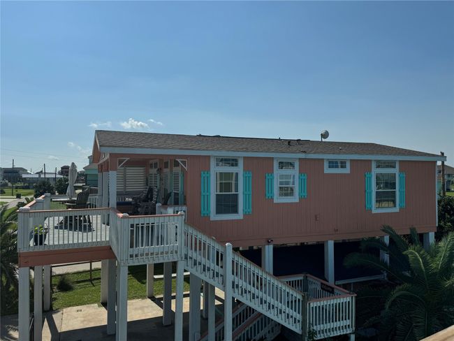 2021 Vista Dr, House other with 2 bedrooms, 2 bathrooms and 3 parking in Crystal Beach TX | Image 4