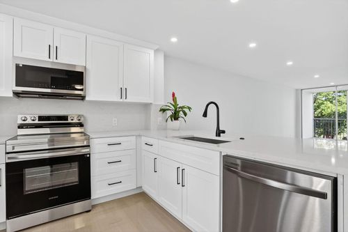 305-2651 S Palm Aire Dr, Pompano Beach, FL, 33069-4270 | Card Image