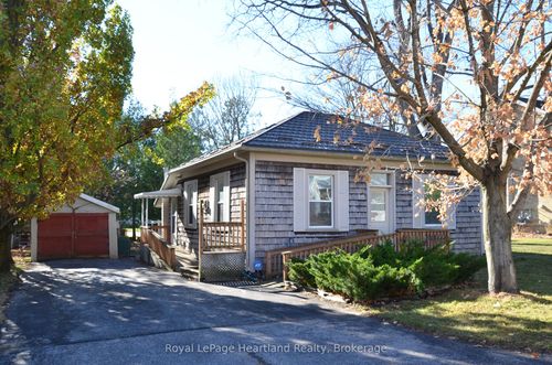 {{alt}} | Card Image