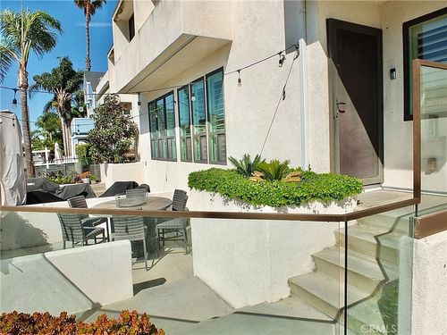 36 Corona Ave, Long Beach, CA, 90803-3387 | Card Image