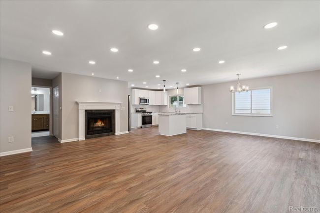 Main floor, Kithcen, DIning | Image 6