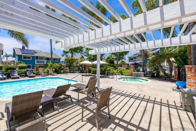 677 Summer View Cir, Townhouse with 2 bedrooms, 3 bathrooms and 2 parking in Encinitas CA | Image 37