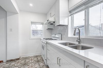 MAIN - 264 Clinton St, Home with 2 bedrooms, 1 bathrooms and null parking in Toronto ON | Image 3