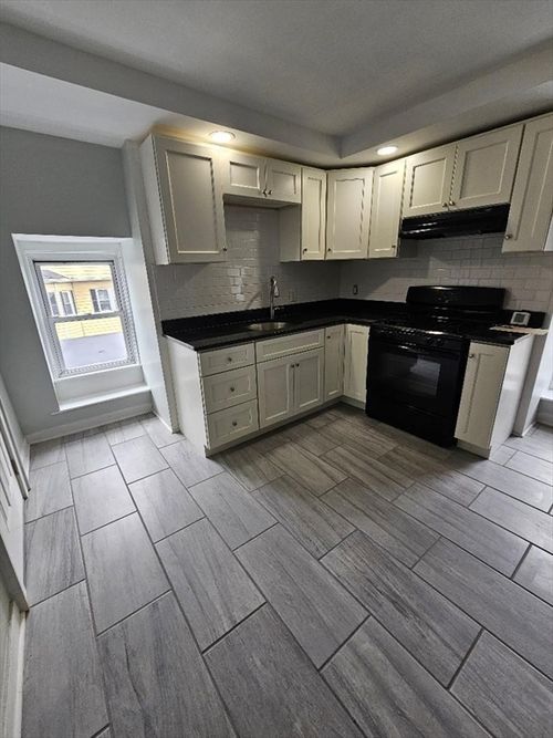 apt-3-335 President Ave, Fall River, MA, 02720-3751 | Card Image