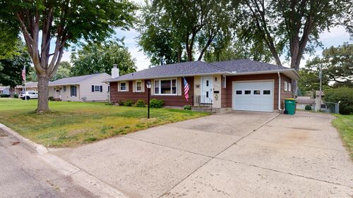 204 Fairview Dr, Albert Lea, MN, 56007-2220 | Card Image