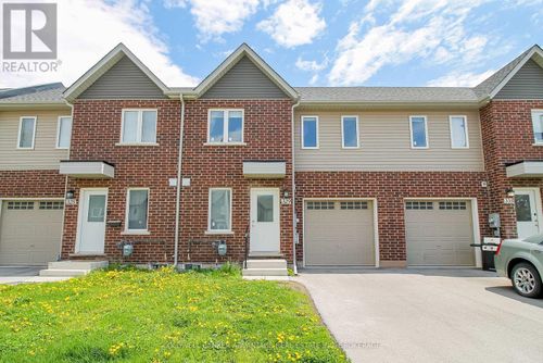 329 Chaffey Street, Welland (Lincoln/Crowland), ON, L3B2Y7 | Card Image