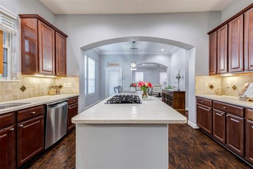 28 Versante Ct, Houston, TX, 77070-6040 | Card Image
