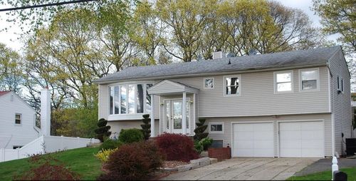 23 Ridge Ct, Hauppauge, NY, 11788-4748 | Card Image