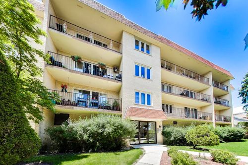 305-6300 W Montrose Avenue, Chicago, IL, 60634 | Card Image