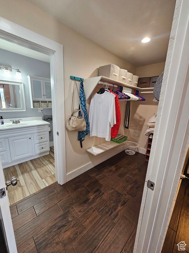 Walk in Closet & Bathroom connected to Master Bedroom | Image 52