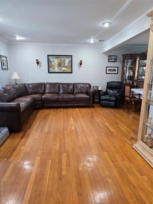 51 E Fort Hill Rd, Yonkers, NY, 10710-1207 | Card Image