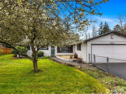 1908 206th St Sw, Lynnwood, WA, 98036-7910 | Card Image