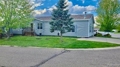11105 Wood Run Cir, South Lyon, MI, 48178-6663 | Card Image