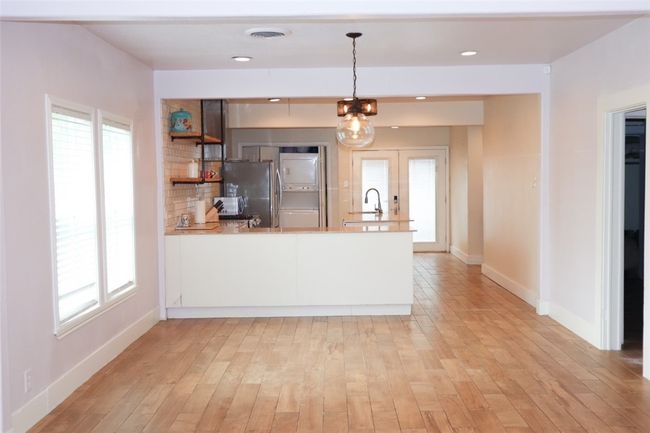 502 W B Ave, House other with 3 bedrooms, 2 bathrooms and 4 parking in Kingsville TX | Image 4