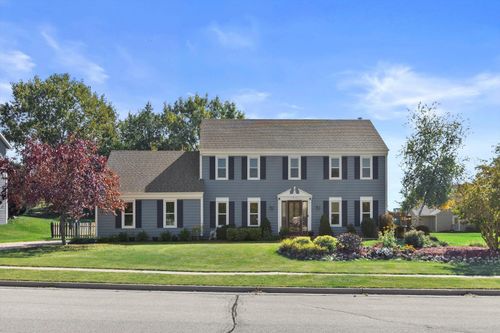 1070 Hillwood Blvd, Pewaukee, WI, 53072-2567 | Card Image