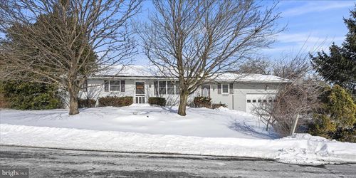 512 School Dr, FREDERICKSBURG, PA, 17026-9452 | Card Image