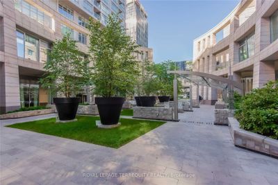 2509 - 2181 Yonge St, Condo with 2 bedrooms, 2 bathrooms and 1 parking in Toronto ON | Image 2