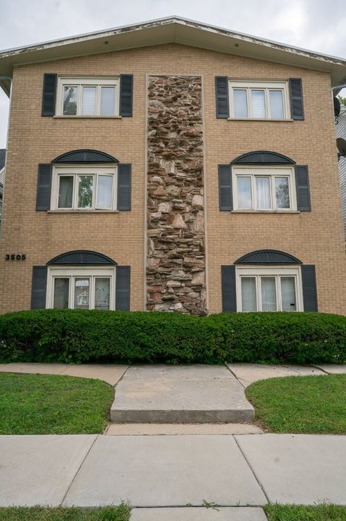 apt-b3-3505 Oak Park Ave, Berwyn, IL, 60402-3661 | Card Image