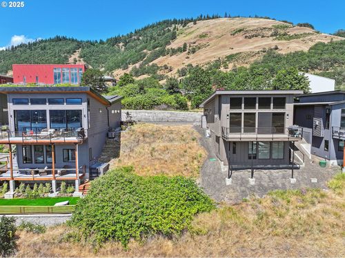 211 Eagle Ridge Dr, White Salmon, WA, 98672-8831 | Card Image