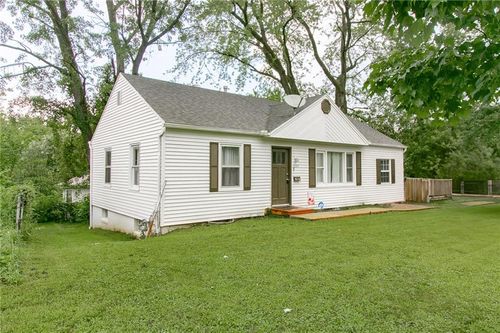 1007 Vest Dr, Warrensburg, MO, 64093-2551 | Card Image