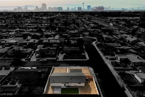 616 Bowman Ave, Las Vegas, NV, 89106-2633 | Card Image