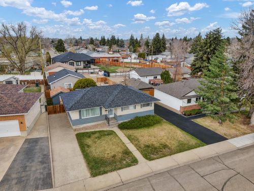1804 29 St Se, Medicine Hat, AB, T1A2J1 | Card Image
