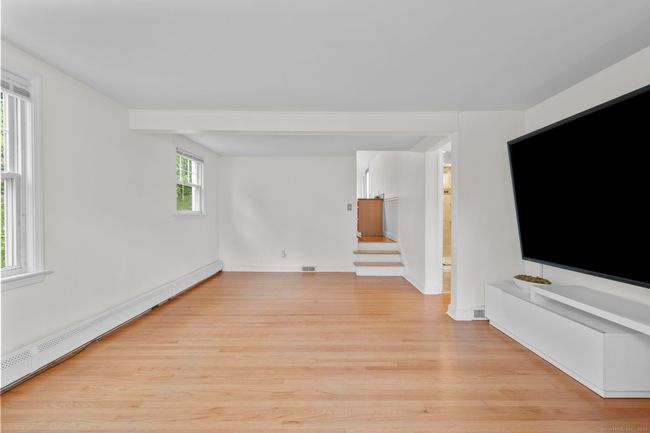 4 Buttonball Trl, House other with 3 bedrooms, 2 bathrooms and null parking in Norwalk CT | Image 4