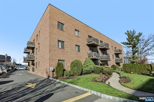 279 Clark St, Hackensack, NJ, 07601-1096 | Card Image