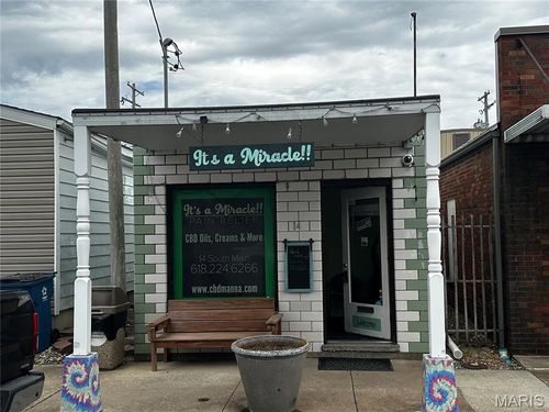 14 S Main St, Trenton, IL, 62293-1331 | Card Image